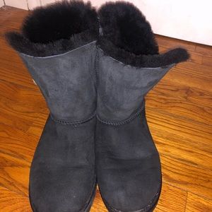 Black ugg boots
